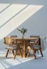 Dublin Harmony Table de salle à manger ronde en bois avec pieds croisés en rotin - Homeclara