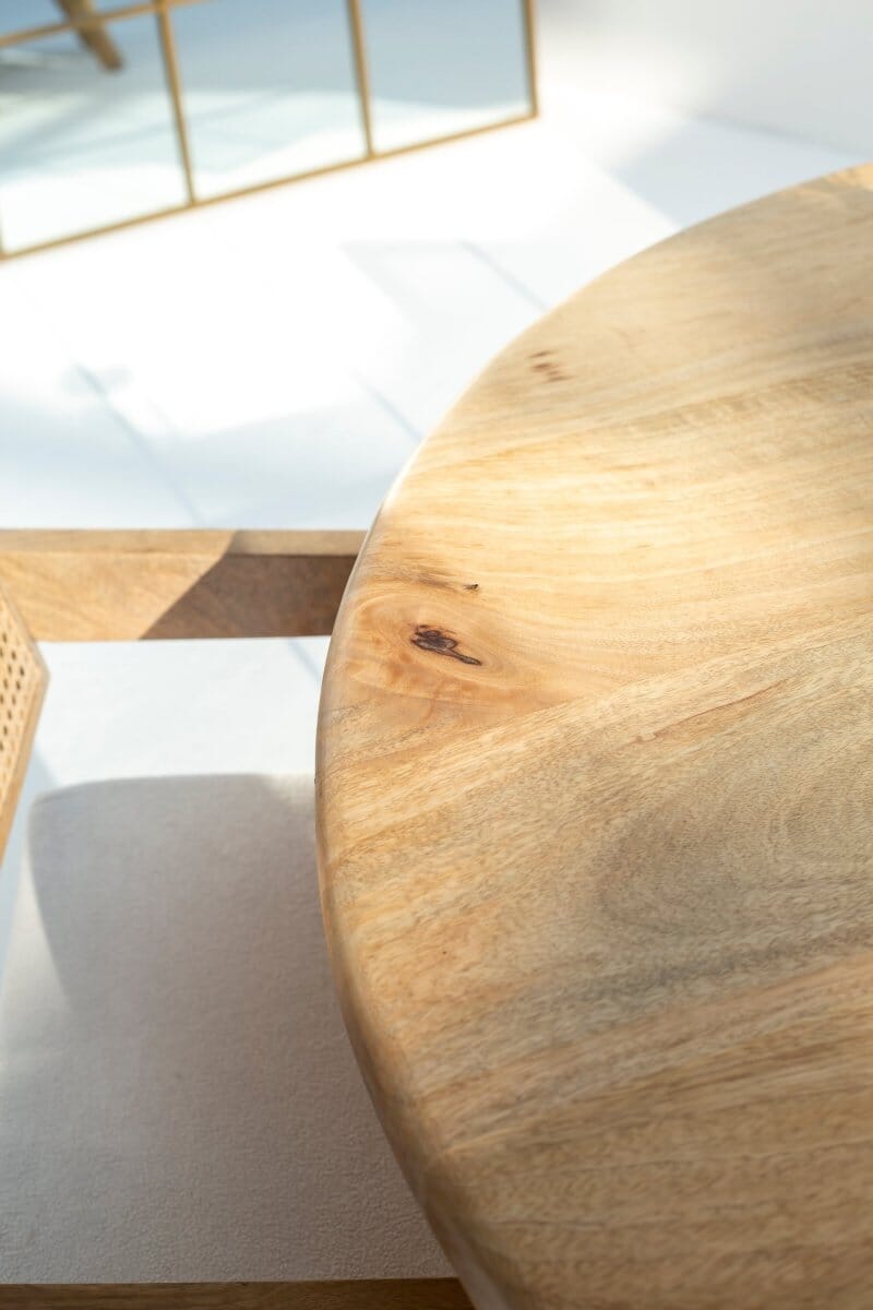 Dublin Harmony Table de salle à manger ronde en bois avec pieds croisés en rotin - Homeclara